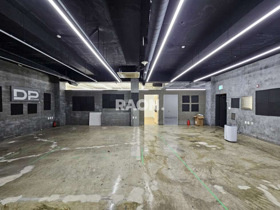 서울 마포구 연남동 [45평]경의선숲길 무권리 지층 층고높음 연습실스튜디오 강력추천 월세 매물번호 13447 사진 2