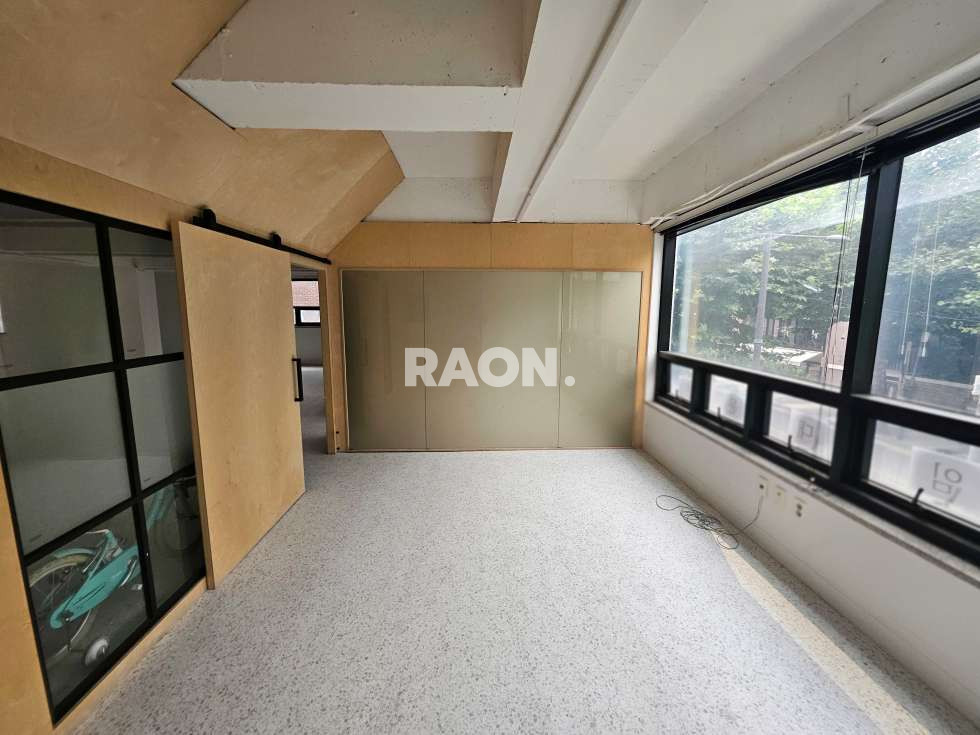 서울 마포구 연남동 [37평]연남 경의선숲길 인테리어 완비 주차1 엘베 있음 월세 매물번호 12549 사진 14