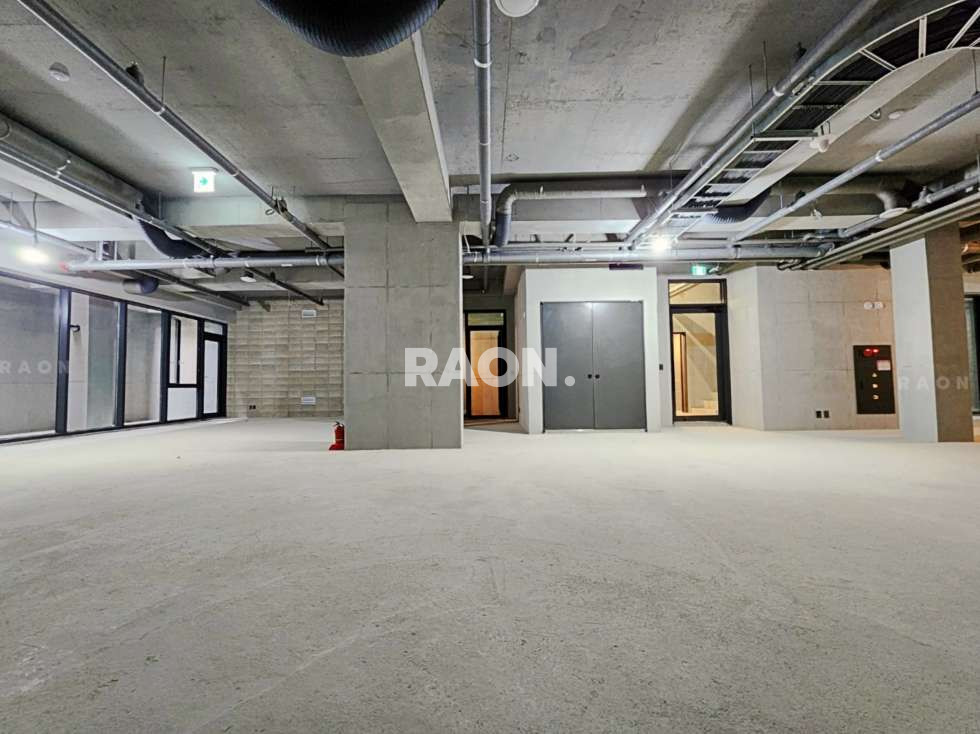 서울 마포구 서교동 [95평]홍대 역세권 코너 사거리 대로변 위치 월세 매물번호 10339 사진 8