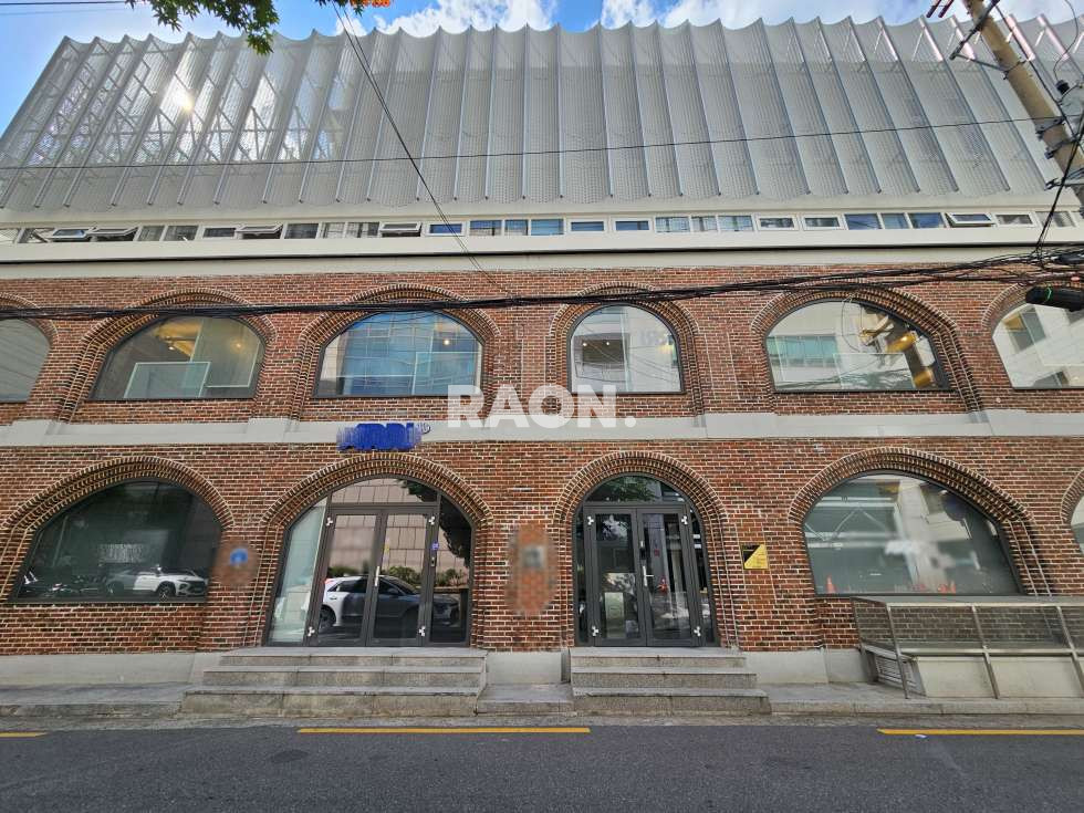 서울 마포구 서교동 [181평]연층사용 홍대 역세권 풀 인테리어 주차 6대 월세 매물번호 13499 사진 2