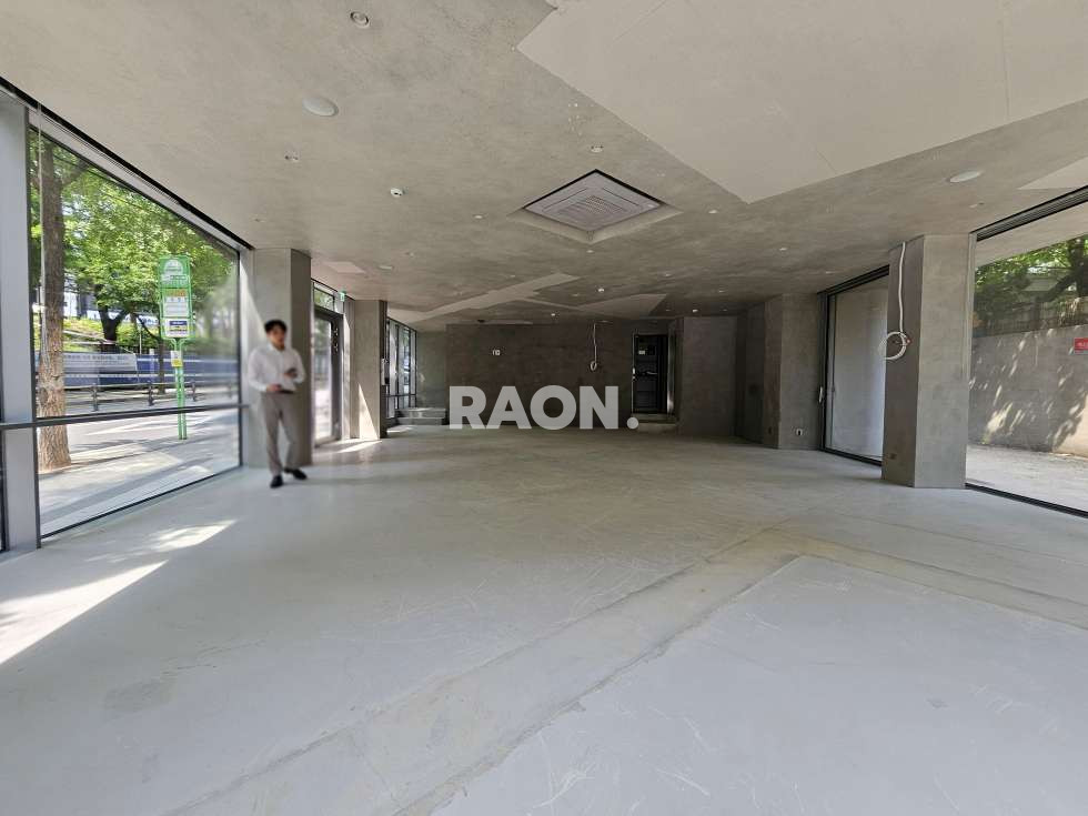 서울 마포구 서교동 [129평]홍대 놀이터 대로변 통임대 공간 월세 매물번호 13605 사진 6