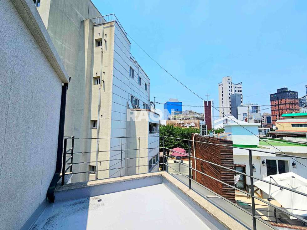 서울 마포구 서교동 [42평]연층사용 복층구조 트렌디한 인테리어 월세 매물번호 13379 사진 12