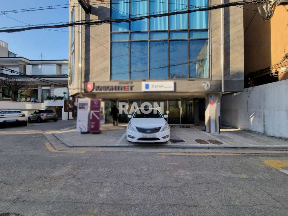 서울 마포구 서교동 [30평] 홍대역 도보 7분 코너 위치 1층 상가 사무실 월세 매물번호 12673 사진 1