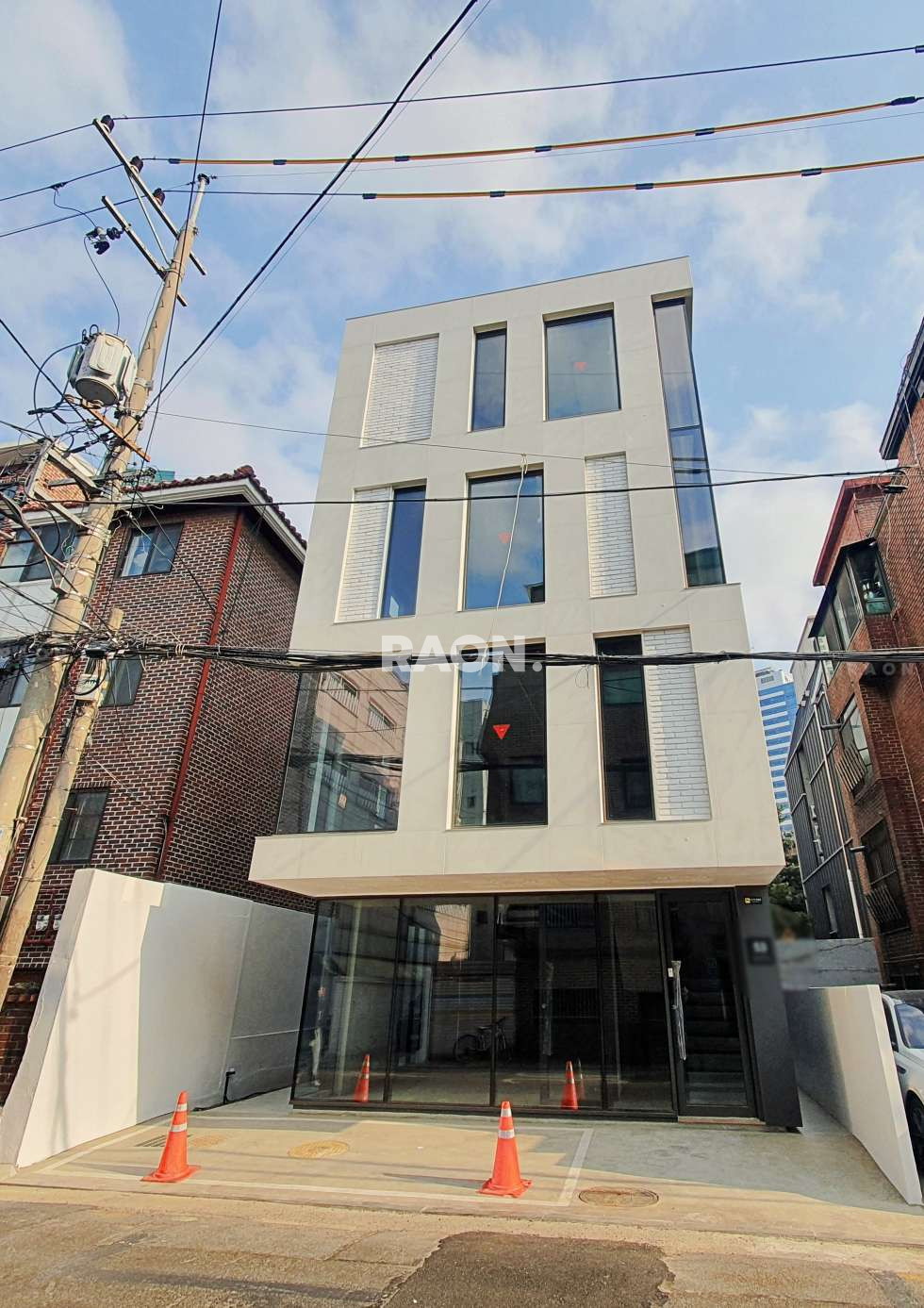 서울 마포구 합정동 [17평]합정 신축 세려된 내외관 무권리 월세 매물번호 10705 사진 1