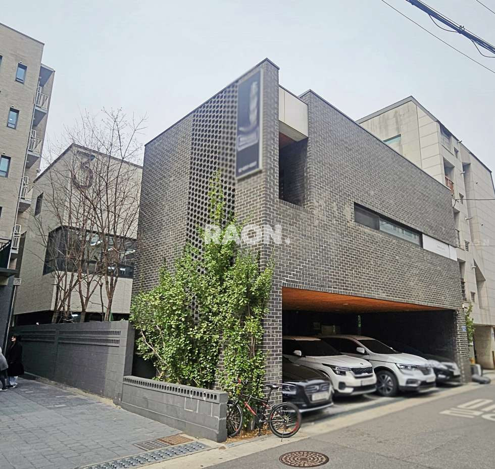 서울 마포구 서교동 [115평]독보적 주택형 사옥 공간 무권리 주차 4대 월세 매물번호 13413 사진 1