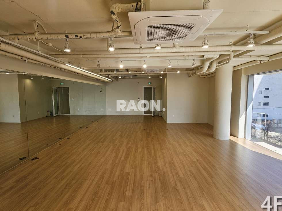 서울 마포구 서교동 [38평] 홍대정문 대로변 S급 퀄리티 임대공간 월세 매물번호 14098 사진 2