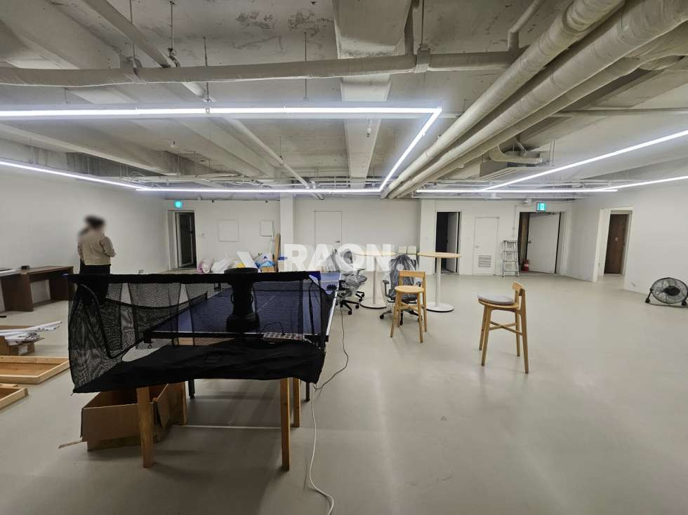 서울 마포구 서교동 [75평] 합정 메세나폴리스 바로 앞 지하1층 임대공간 월세 매물번호 14121 사진 2