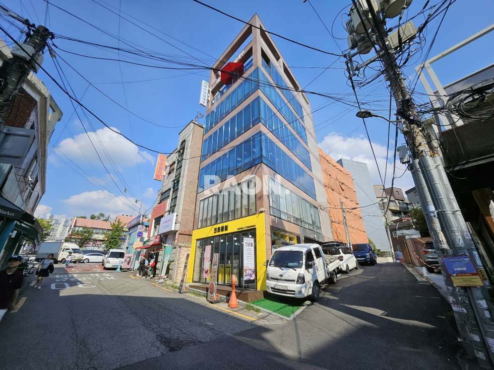 서울 마포구 동교동 [17평]홍대역 2분 초역세권 깔끔한 화이트톤 인테리어 월세 매물번호 11109 사진 1
