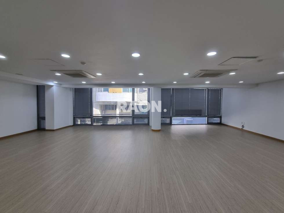 서울 마포구 동교동 [47평]홍대역 도보 3분 오피스라인 최상의 사무실 공간 월세 매물번호 12173 사진 2