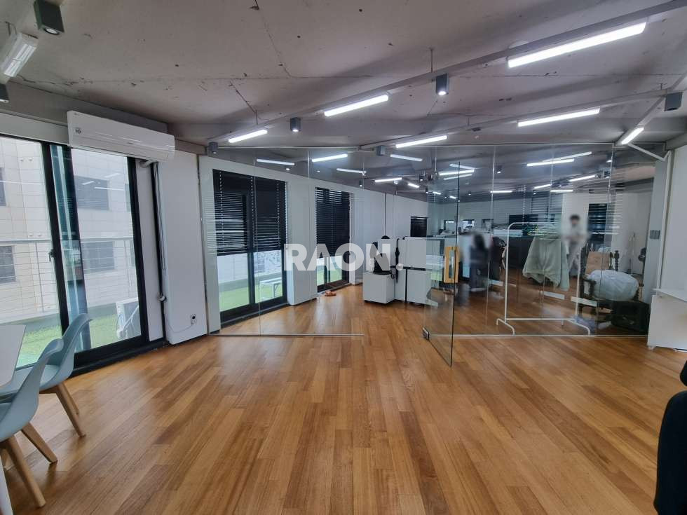 서울 마포구 서교동 [33평]합정역 도보 3분 유리룸 완비 역세권 사무실 월세 매물번호 12724 사진 6