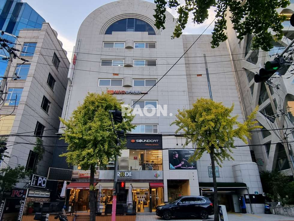 서울 마포구 서교동 [64평]홍대 정문 인근 아카데미 뛰어난 가시성 월세 매물번호 10958 사진 1